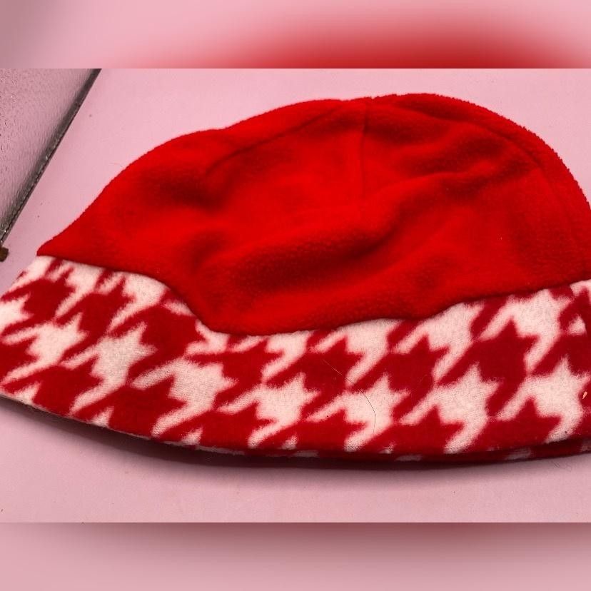 Houndstooth Fleece Hat Beanie Fitted Womens One Size Red White Winter Warm